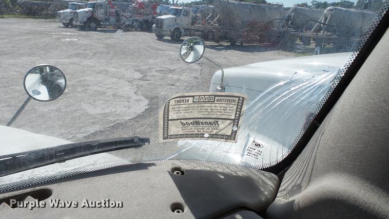 image for item DC5558 2006 International 9200i semi truck