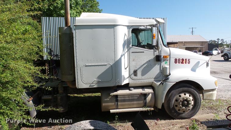 image for item DC5559 2007 International 9200i semi truck