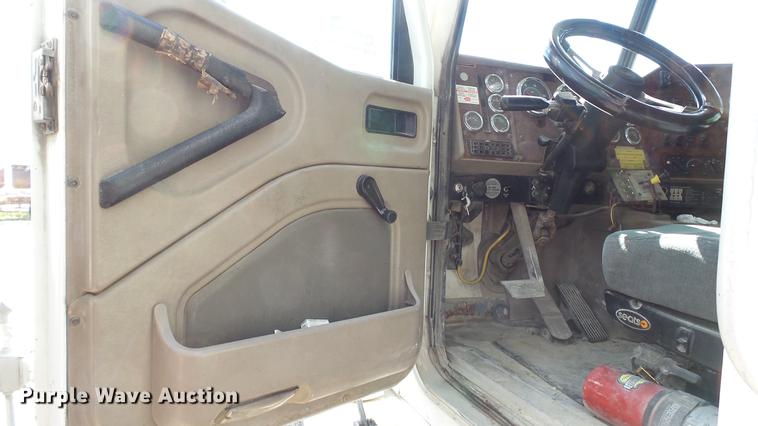 image for item DC5559 2007 International 9200i semi truck