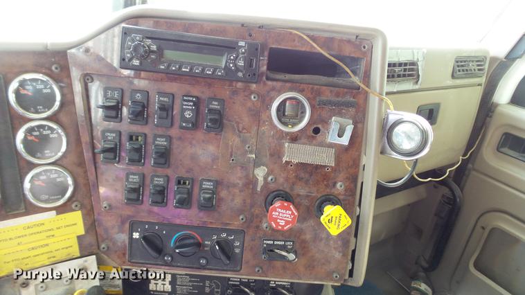 image for item DC5559 2007 International 9200i semi truck