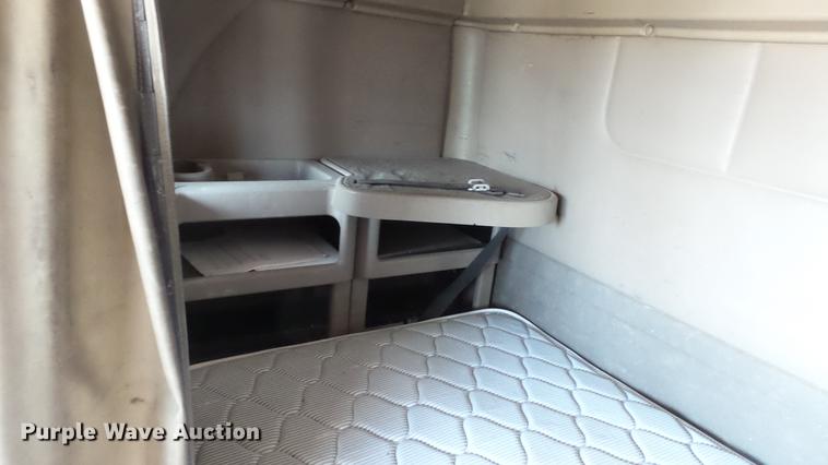 image for item DC5559 2007 International 9200i semi truck