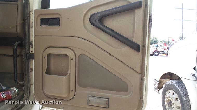 image for item DC5559 2007 International 9200i semi truck