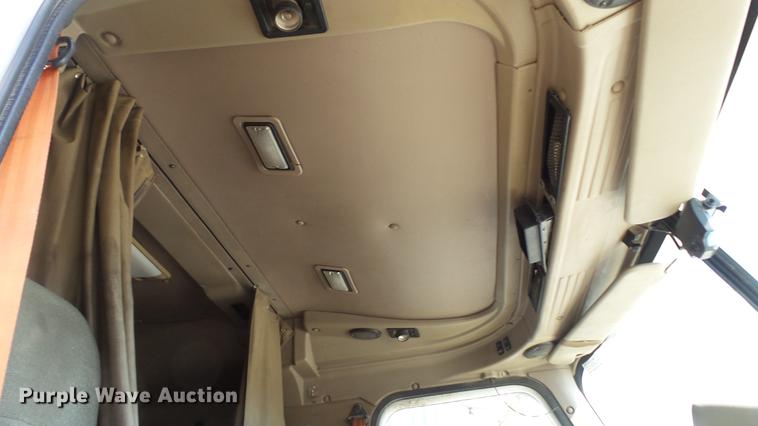 image for item DC5559 2007 International 9200i semi truck