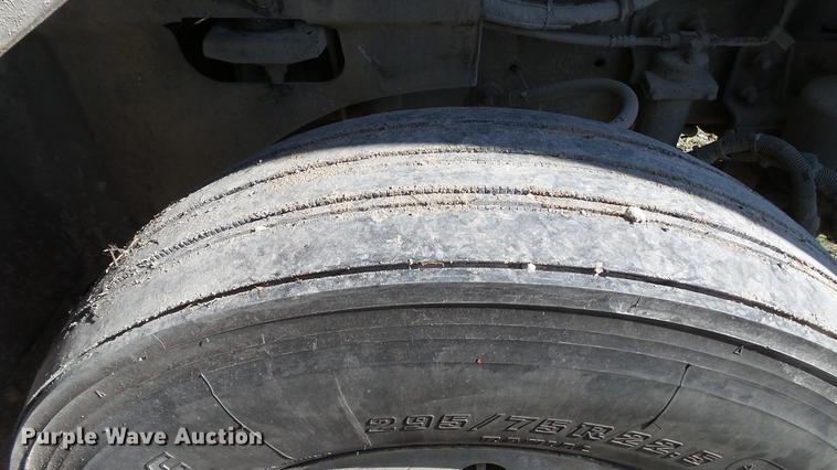 image for item DC5559 2007 International 9200i semi truck