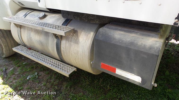 image for item DC5559 2007 International 9200i semi truck