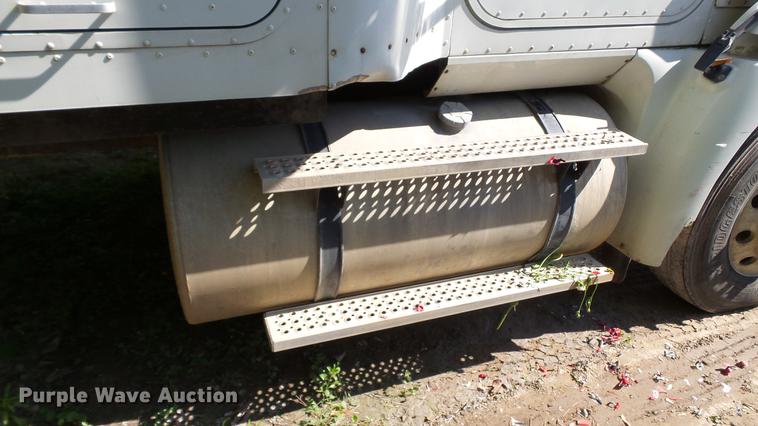 image for item DC5559 2007 International 9200i semi truck