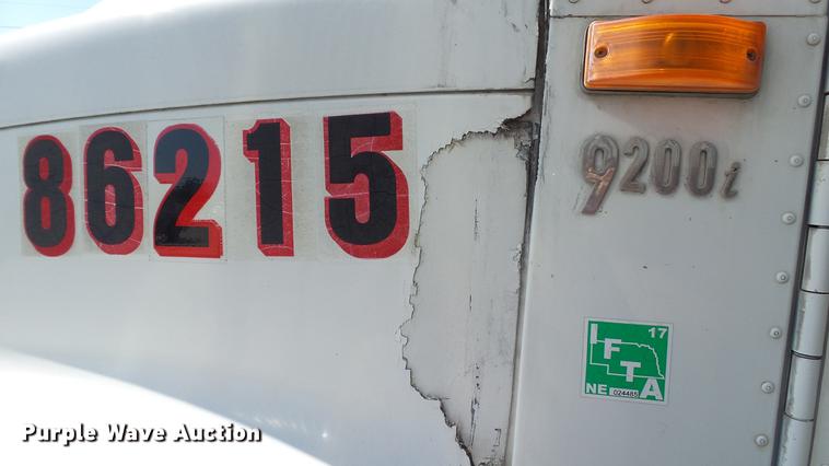 image for item DC5559 2007 International 9200i semi truck