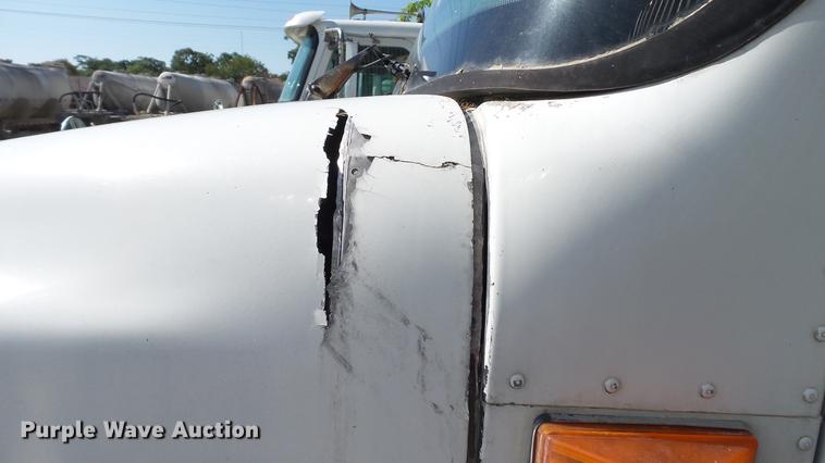 image for item DC5559 2007 International 9200i semi truck