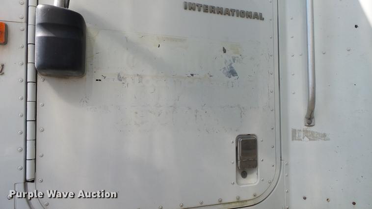 image for item DC5559 2007 International 9200i semi truck