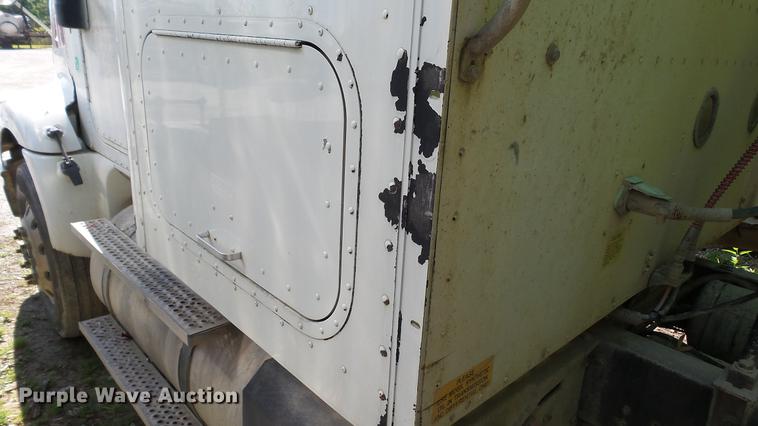 image for item DC5559 2007 International 9200i semi truck