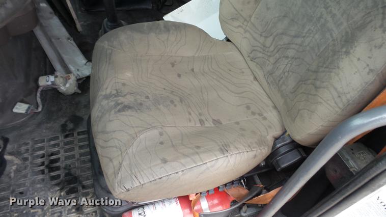 image for item DC5560 2013 Volvo VNL semi truck