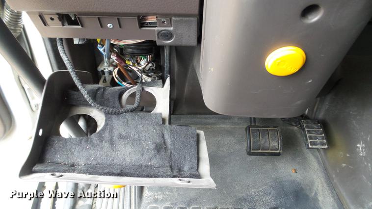 image for item DC5560 2013 Volvo VNL semi truck