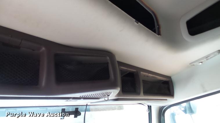 image for item DC5560 2013 Volvo VNL semi truck