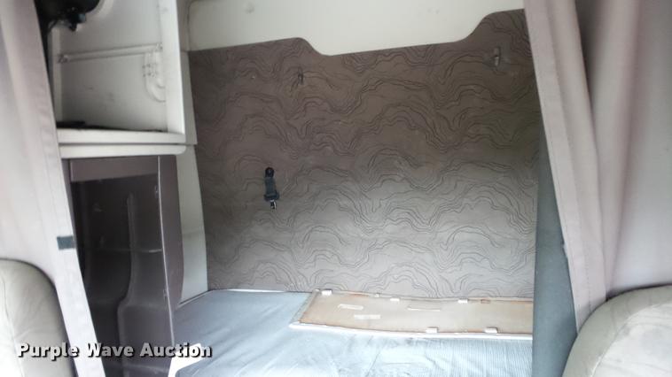 image for item DC5560 2013 Volvo VNL semi truck