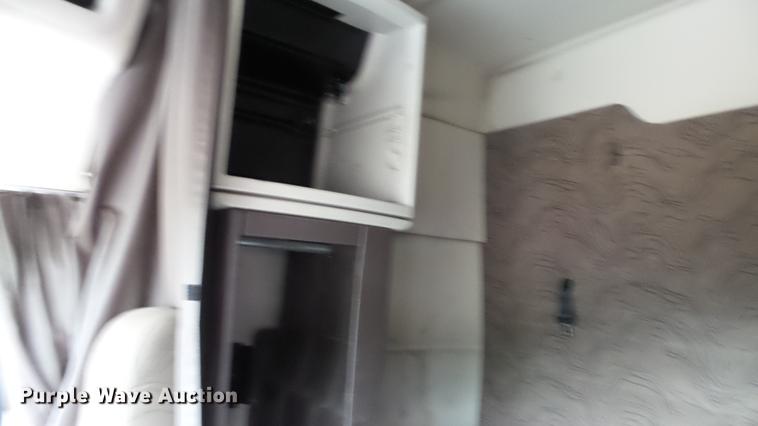 image for item DC5560 2013 Volvo VNL semi truck