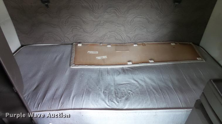 image for item DC5560 2013 Volvo VNL semi truck