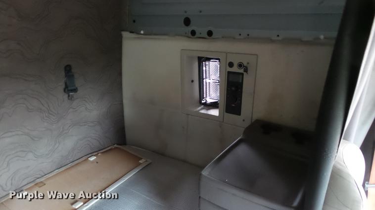 image for item DC5560 2013 Volvo VNL semi truck