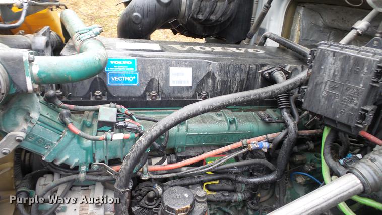 image for item DC5560 2013 Volvo VNL semi truck