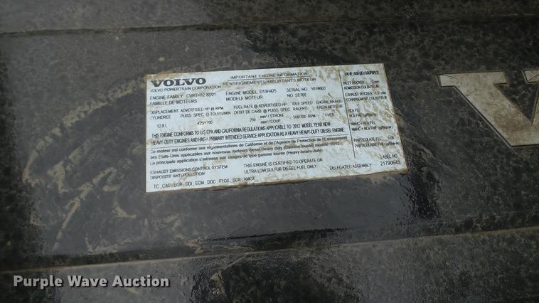 image for item DC5560 2013 Volvo VNL semi truck