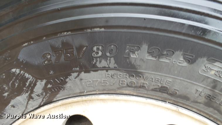 image for item DC5560 2013 Volvo VNL semi truck