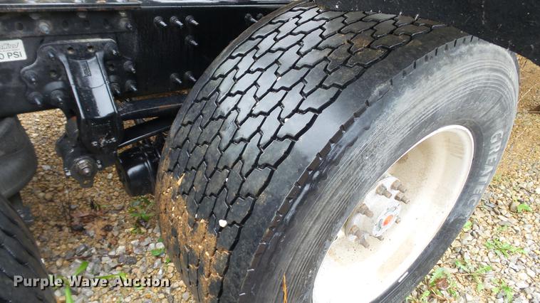 image for item DC5560 2013 Volvo VNL semi truck