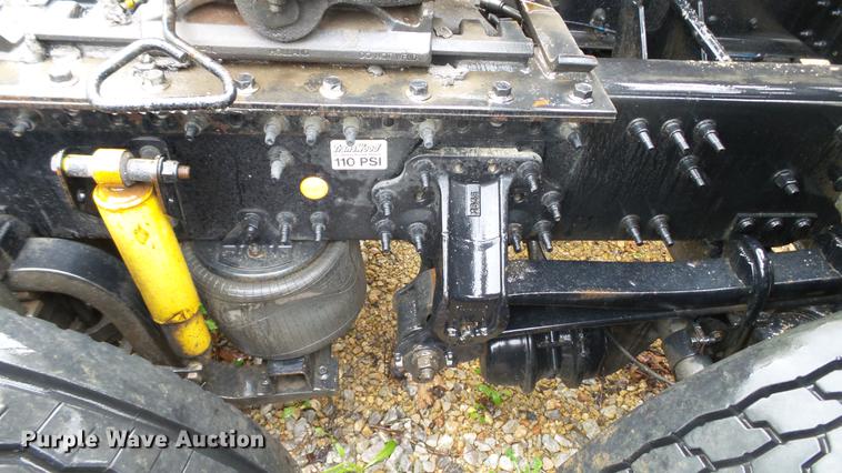 image for item DC5560 2013 Volvo VNL semi truck