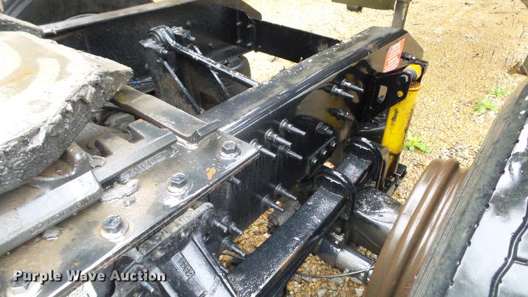 image for item DC5560 2013 Volvo VNL semi truck