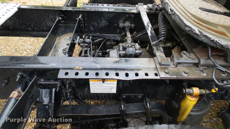 image for item DC5560 2013 Volvo VNL semi truck