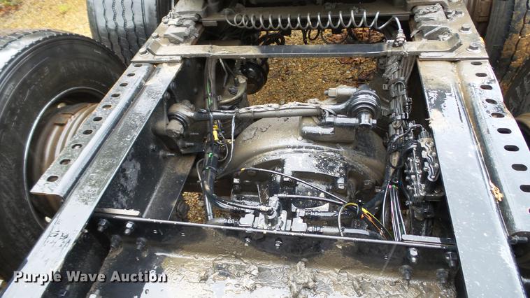 image for item DC5560 2013 Volvo VNL semi truck