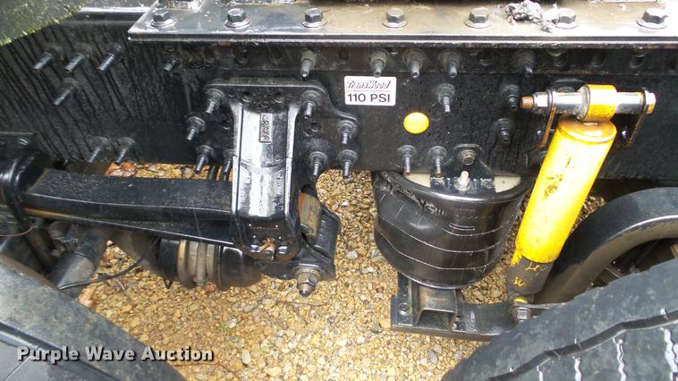 image for item DC5560 2013 Volvo VNL semi truck