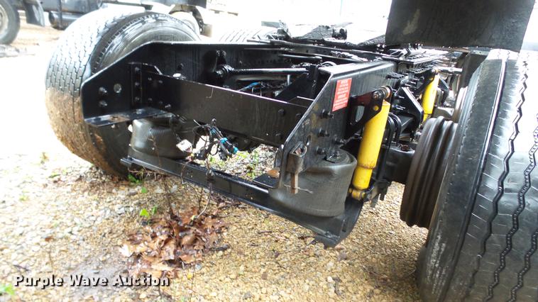 image for item DC5560 2013 Volvo VNL semi truck