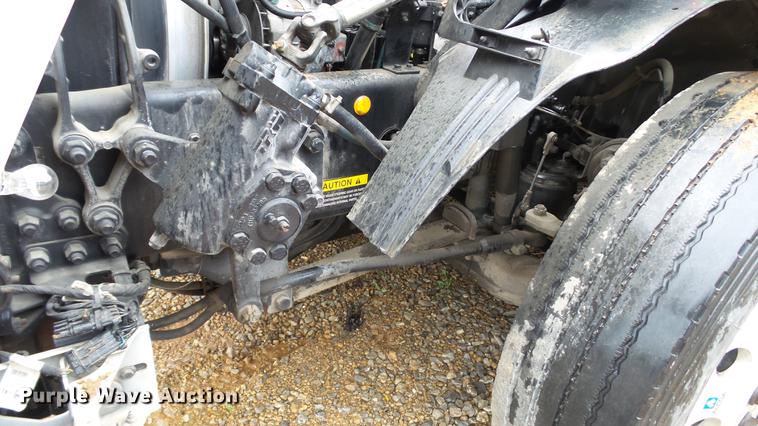 image for item DC5560 2013 Volvo VNL semi truck