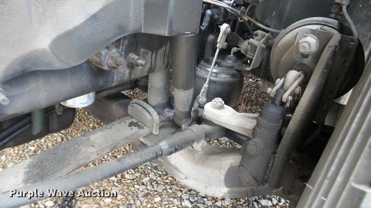 image for item DC5560 2013 Volvo VNL semi truck