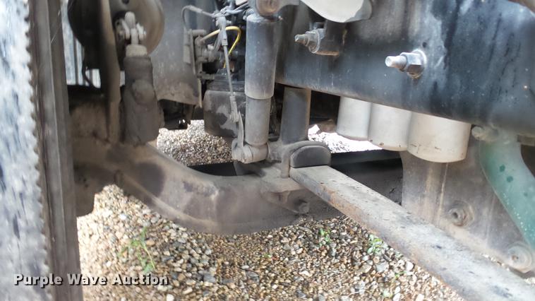 image for item DC5560 2013 Volvo VNL semi truck