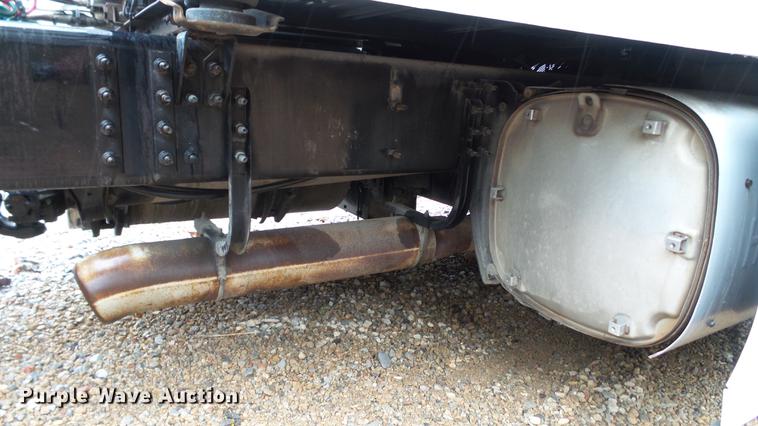 image for item DC5560 2013 Volvo VNL semi truck