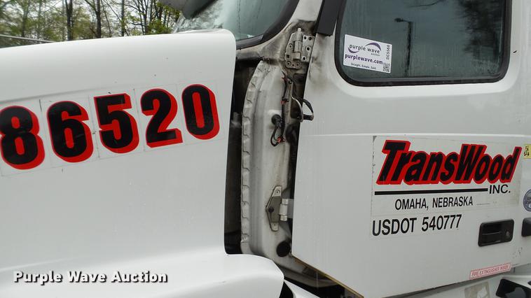 image for item DC5560 2013 Volvo VNL semi truck