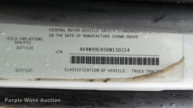 image for item DC5560 2013 Volvo VNL semi truck