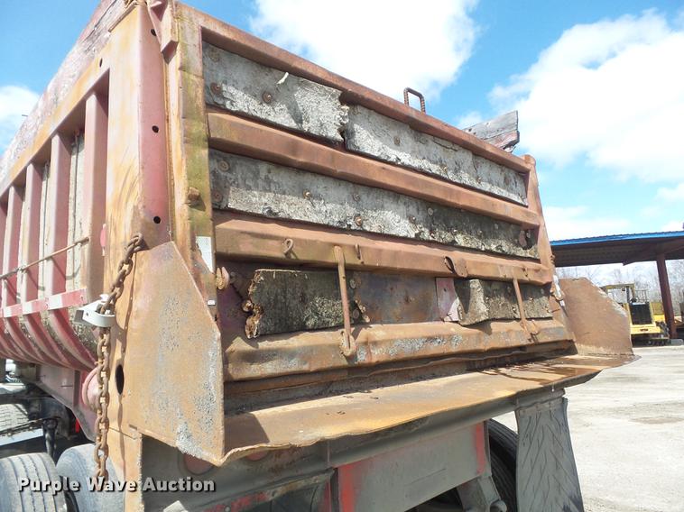 image for item DC7368 1972 Fruehauf ND-F2-DB4-24 end dump trailer