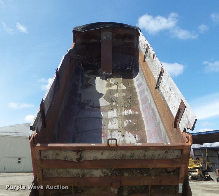 image for item DC7368 1972 Fruehauf ND-F2-DB4-24 end dump trailer