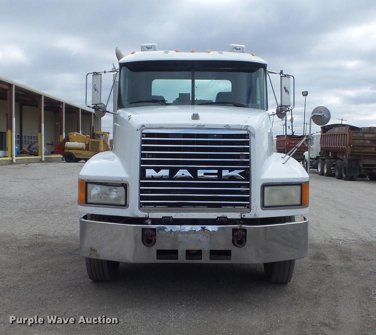 image for item DC7466 1995 Mack CH613 semi truck