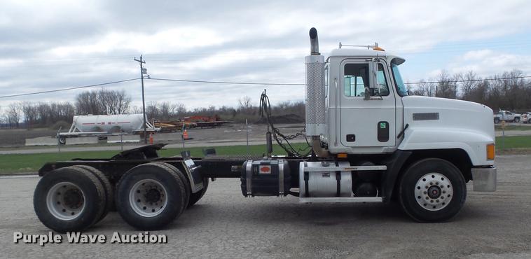image for item DC7466 1995 Mack CH613 semi truck