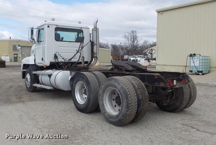 image for item DC7466 1995 Mack CH613 semi truck