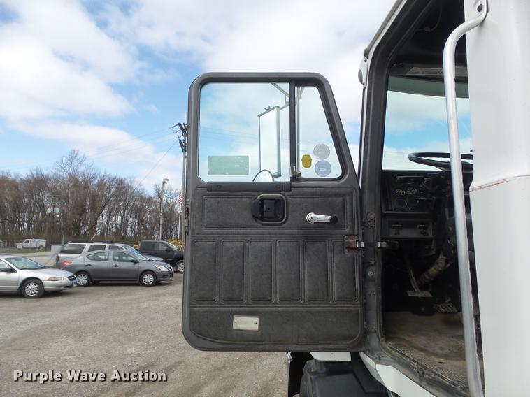 image for item DC7466 1995 Mack CH613 semi truck