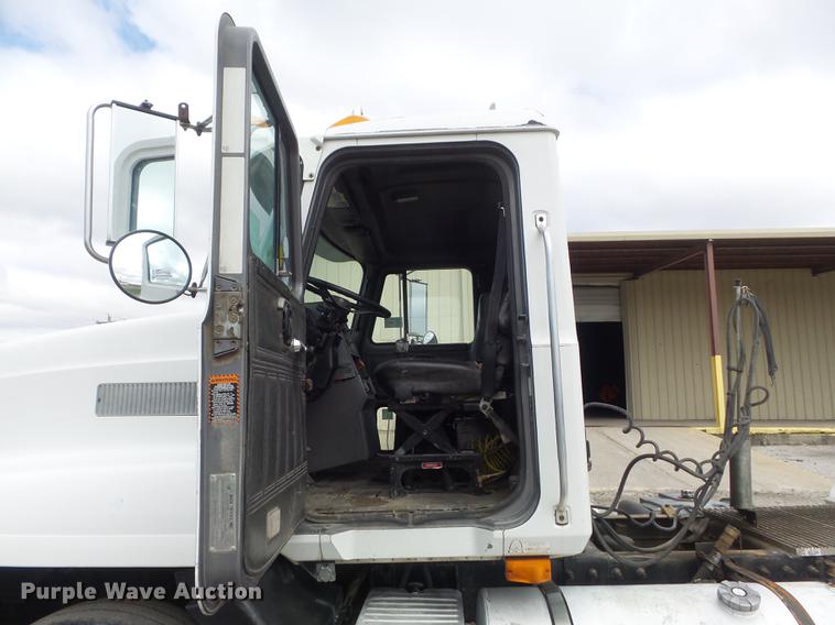 image for item DC7466 1995 Mack CH613 semi truck