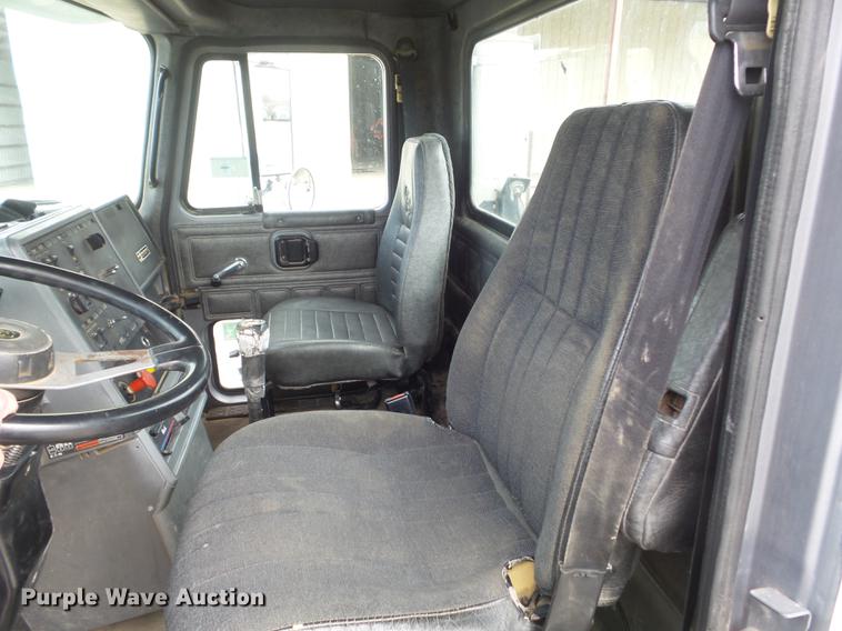 image for item DC7466 1995 Mack CH613 semi truck