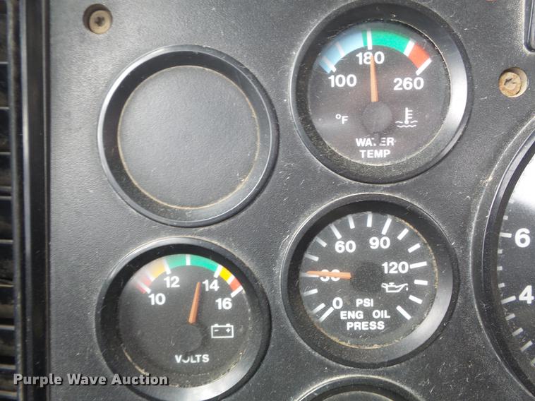 image for item DC7466 1995 Mack CH613 semi truck