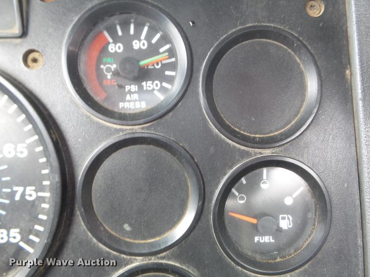 image for item DC7466 1995 Mack CH613 semi truck