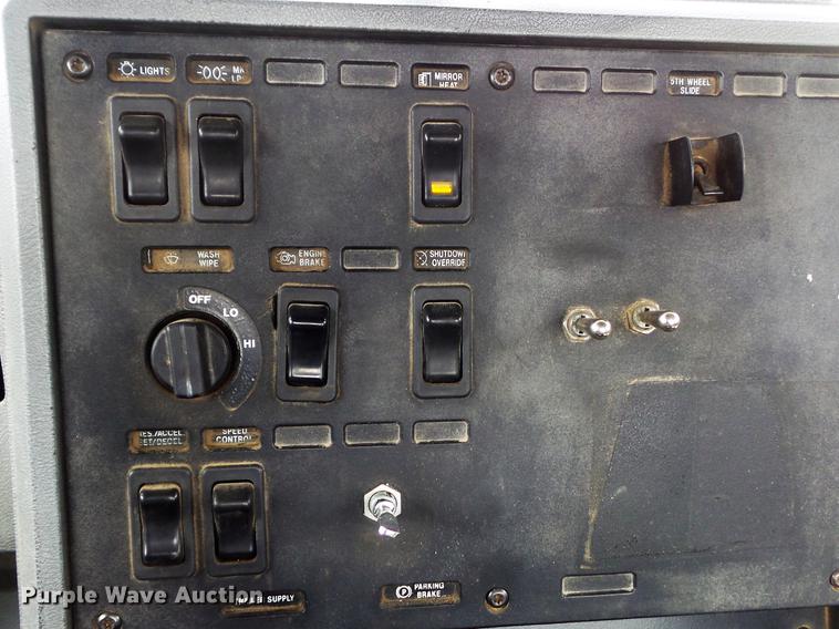 image for item DC7466 1995 Mack CH613 semi truck