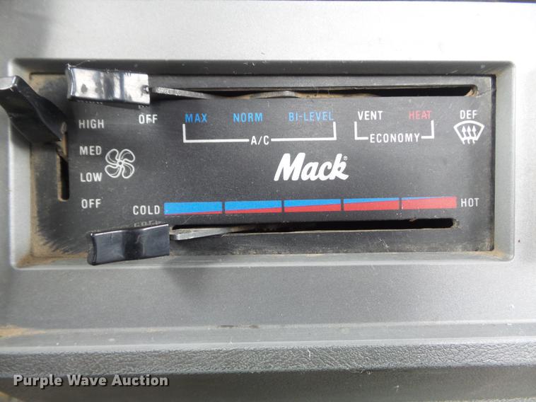 image for item DC7466 1995 Mack CH613 semi truck