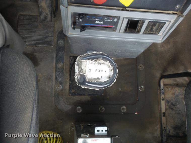 image for item DC7466 1995 Mack CH613 semi truck